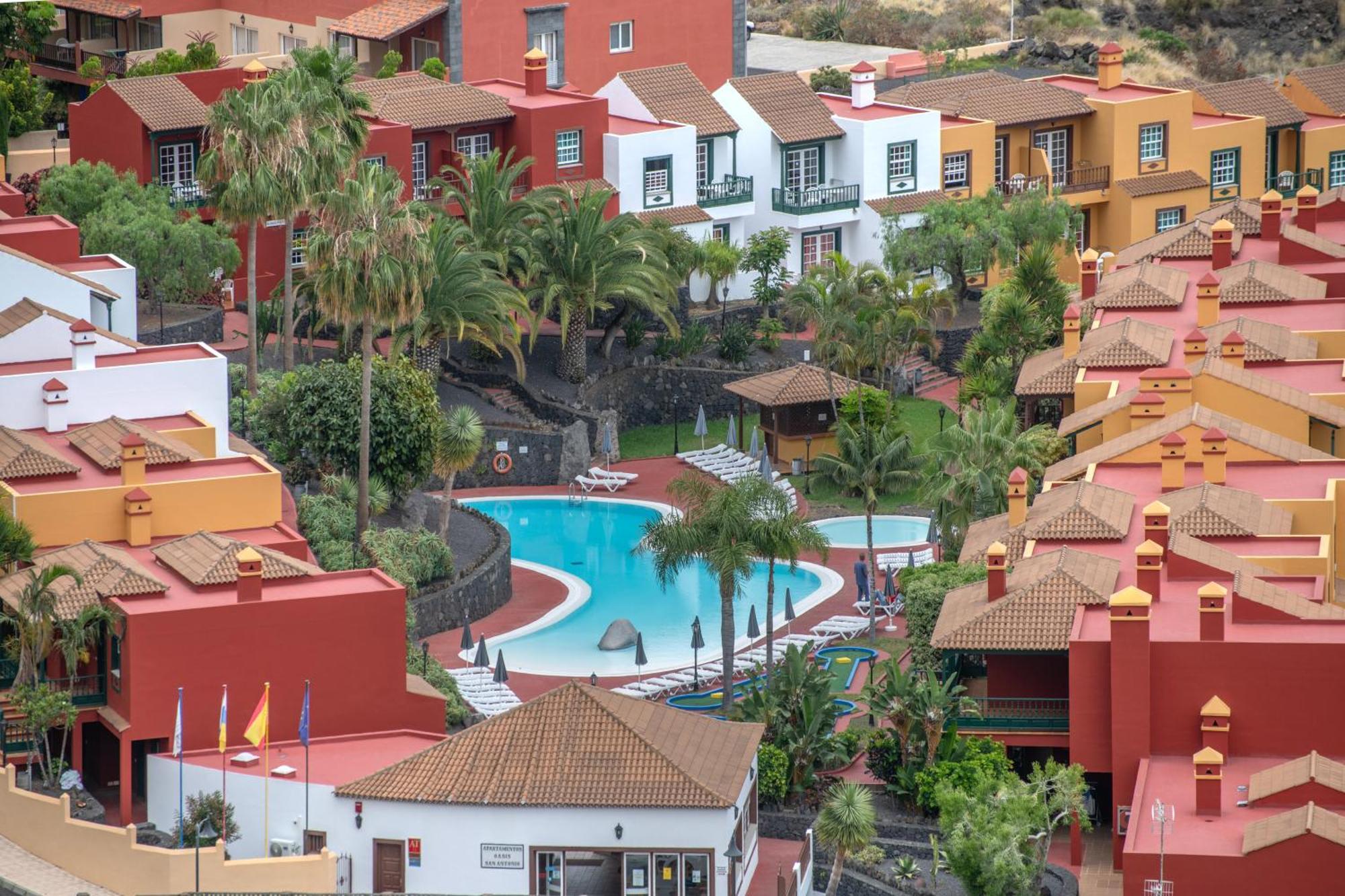 Apartamentos Oasis San Antonio Лос-Канкахос Екстер'єр фото