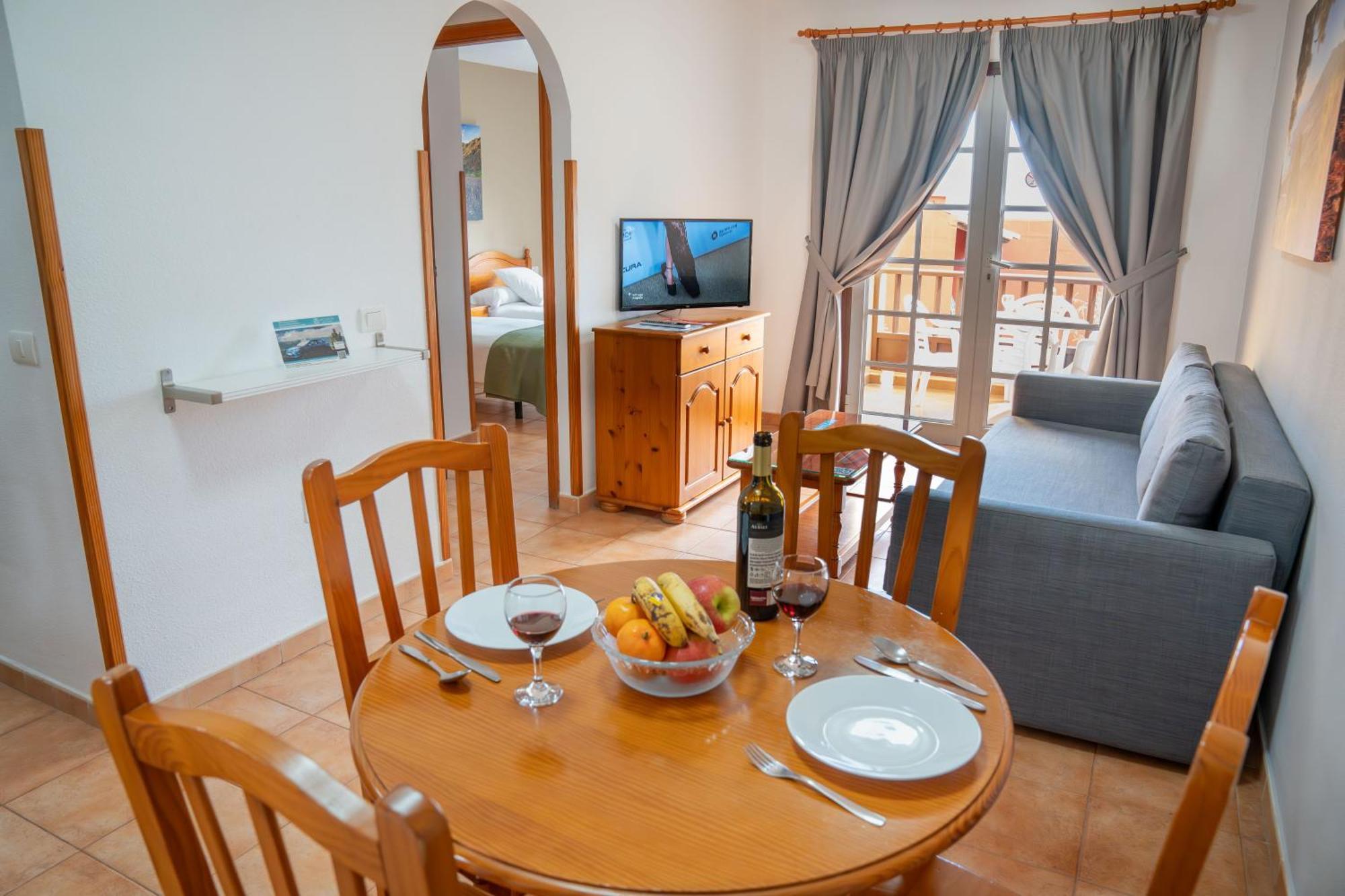 Apartamentos Oasis San Antonio Лос-Канкахос Екстер'єр фото